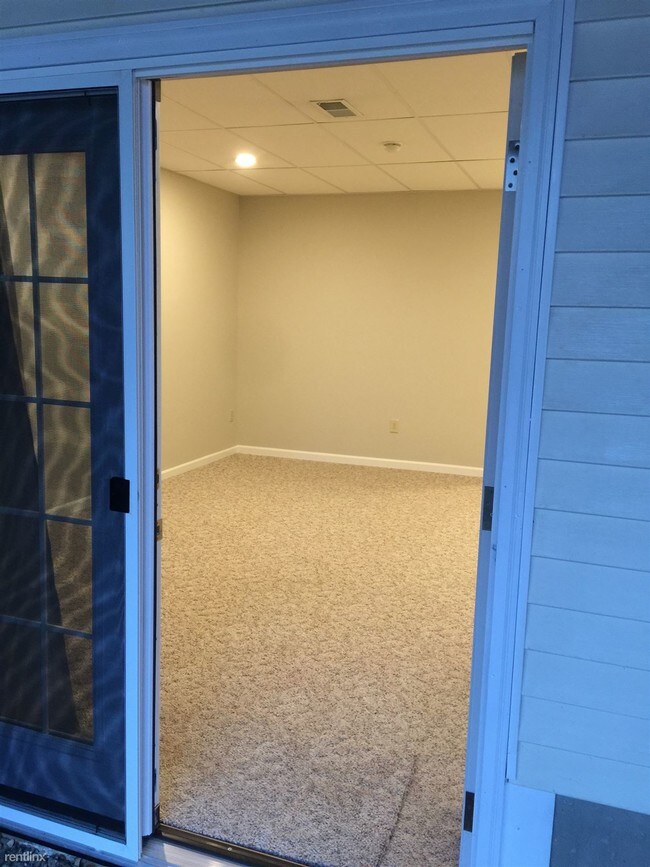 Building Photo - Studio, 1 bath House - 8A Hickok Ave