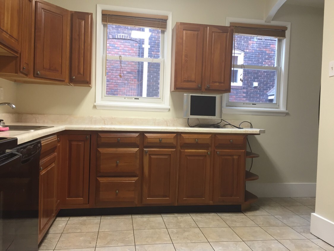 Foto principal - 2528 Beechwood Blvd