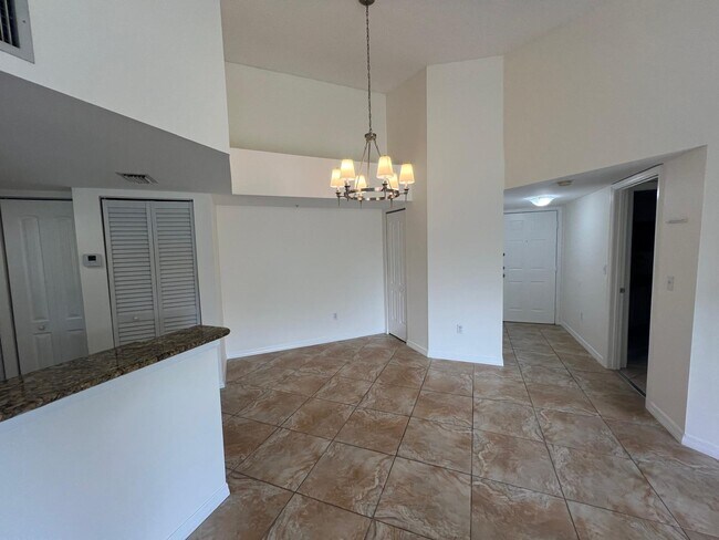 Foto del edificio - 500 Crestwood Ct N