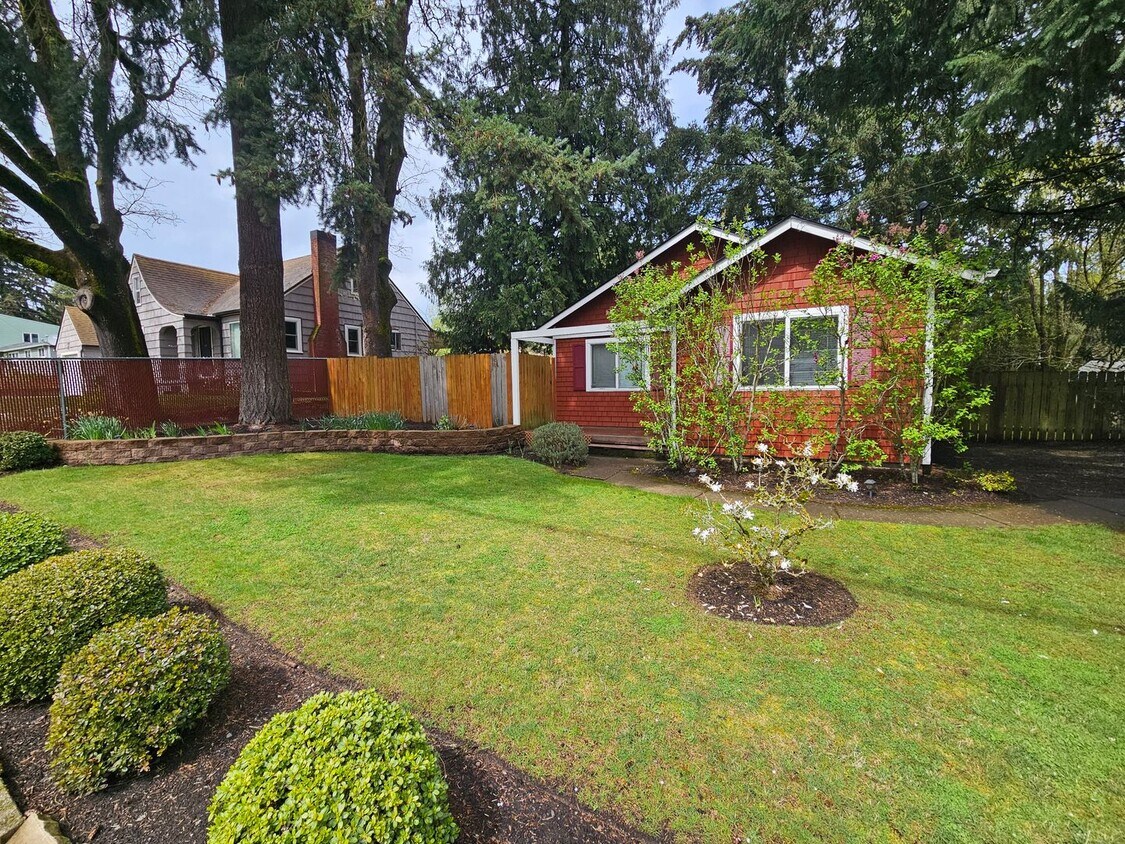 Foto principal - 475 Madrona Ave S