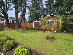 Building Photo - 475 Madrona Ave S