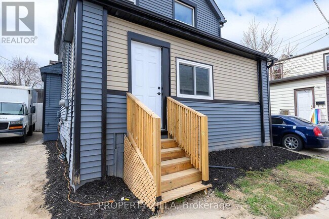 Building Photo - 31 Greenaway Ave