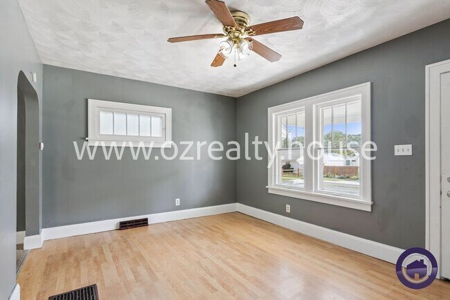 Foto del edificio - 1728 Loxley Rd