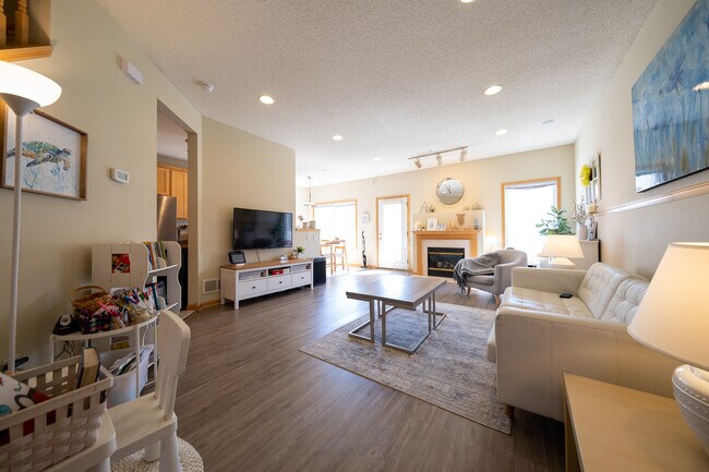 Foto del edificio - 4986 Archer Ln N