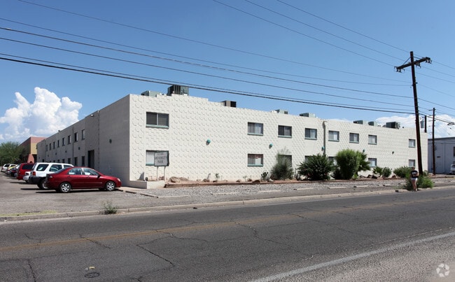 Building Photo - University Park Apartments