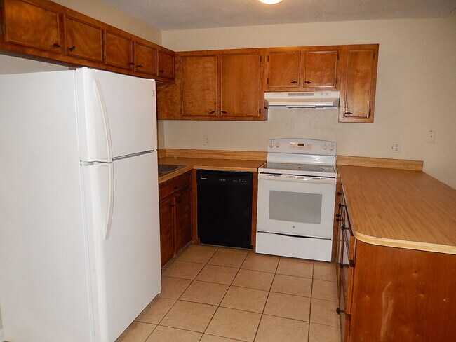 Foto del edificio - AWESOME 2/2 w/ Washer/Dryer, Vaulted Ceilings, Split Plan, Walk In Closet, & More! Walk/Bike to F...