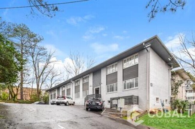 Building Photo - 1984 Wellbourne Dr NE