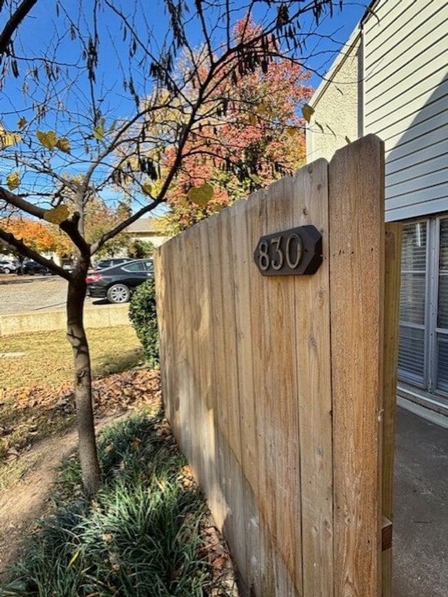 Building Photo - (1) Bed/(1.5) Bath Cardinal Creek Condo Avail NOW!