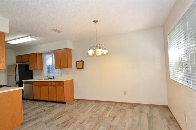 Foto del edificio - 6303 Earlyway Dr