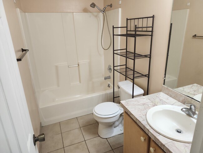 Foto del edificio - 56 Cross Creek Dr
