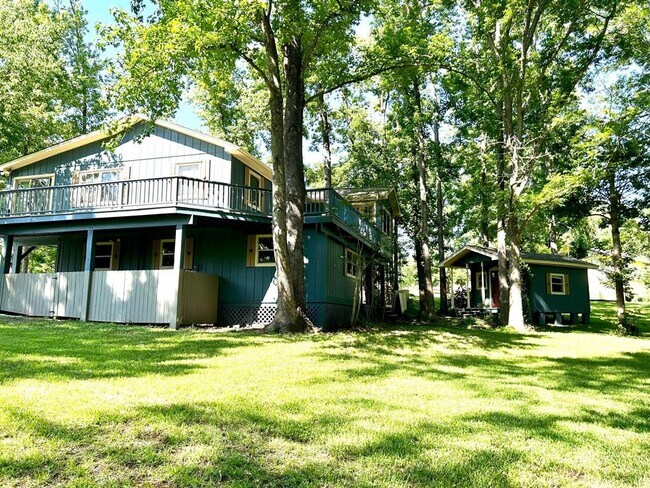 Foto del edificio - 131 Southwood Shrs Dr