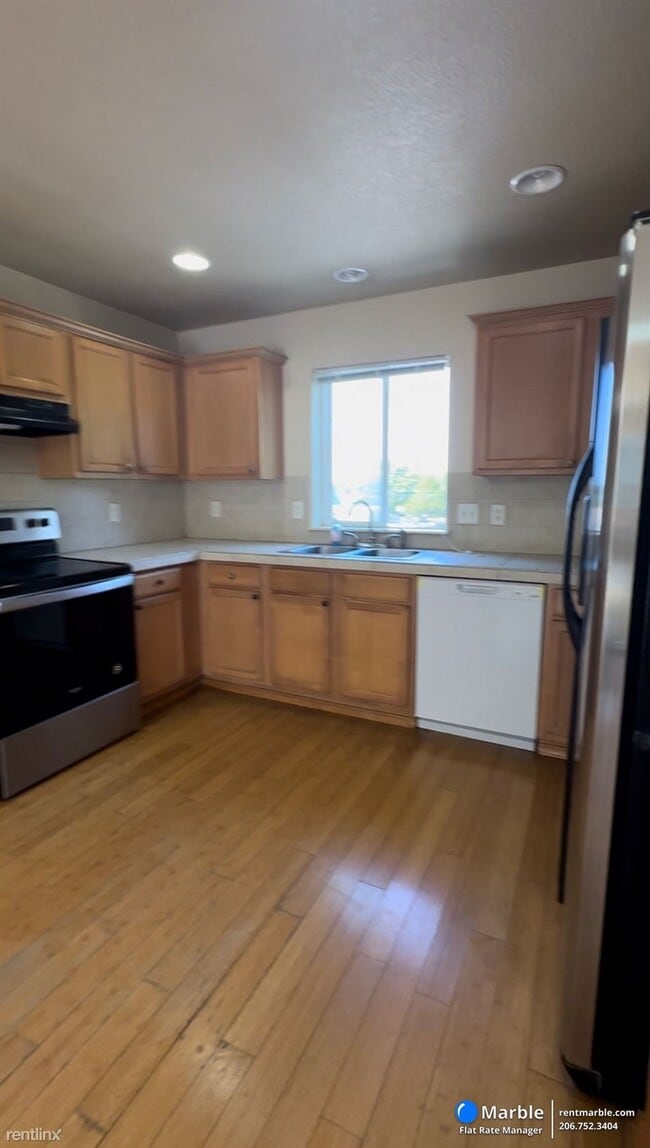 Building Photo - 3 br, 2.5 bath House - 2743 SE 98th Ave Apt 4