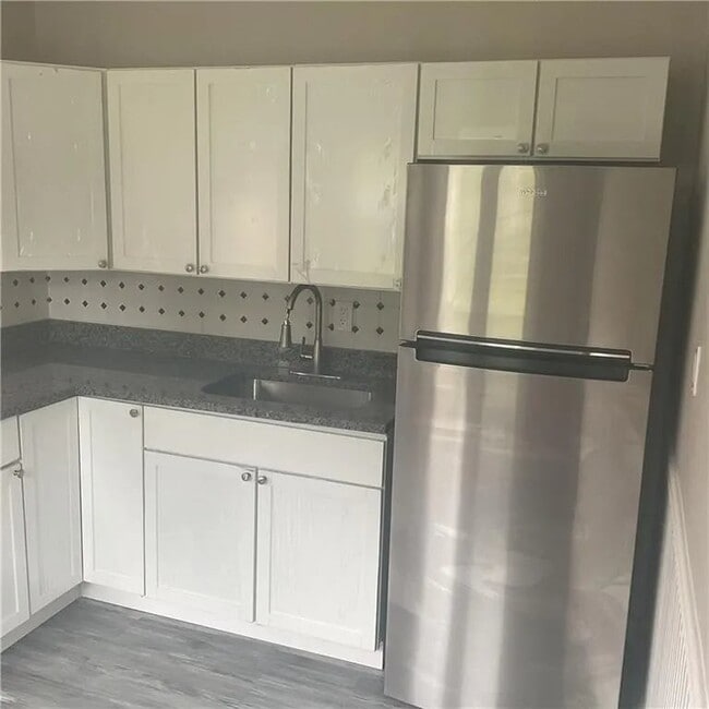 Building Photo - 1818 Plainview Ave