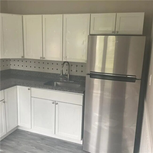 Foto del edificio - 1818 Plainview Ave