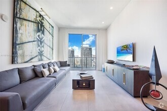Building Photo - 1100S S Miami Ave