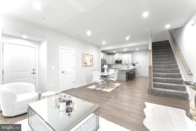 Foto del edificio - 43785 Transit Sq