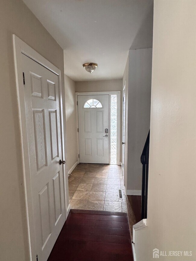 Foto del edificio - 489 Madison Dr