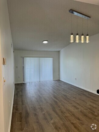 Building Photo - 9977 Nob Hill Ln
