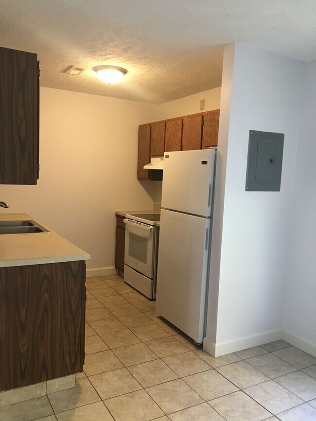 Foto del edificio - Updated 3 Bedroom Duplex Townhome on Quiet Tree-Lined Street