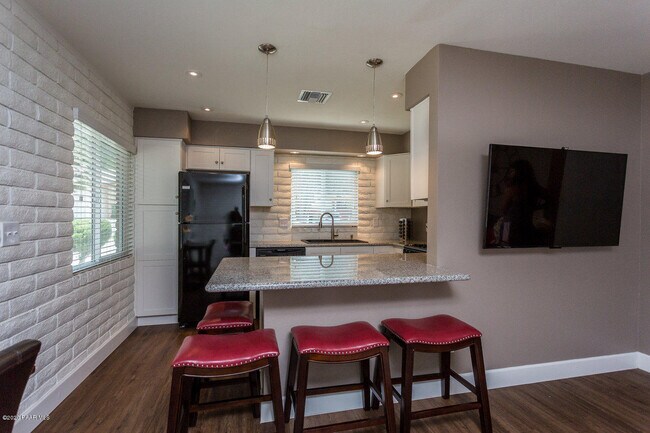 Foto del edificio - 146 S Rush St