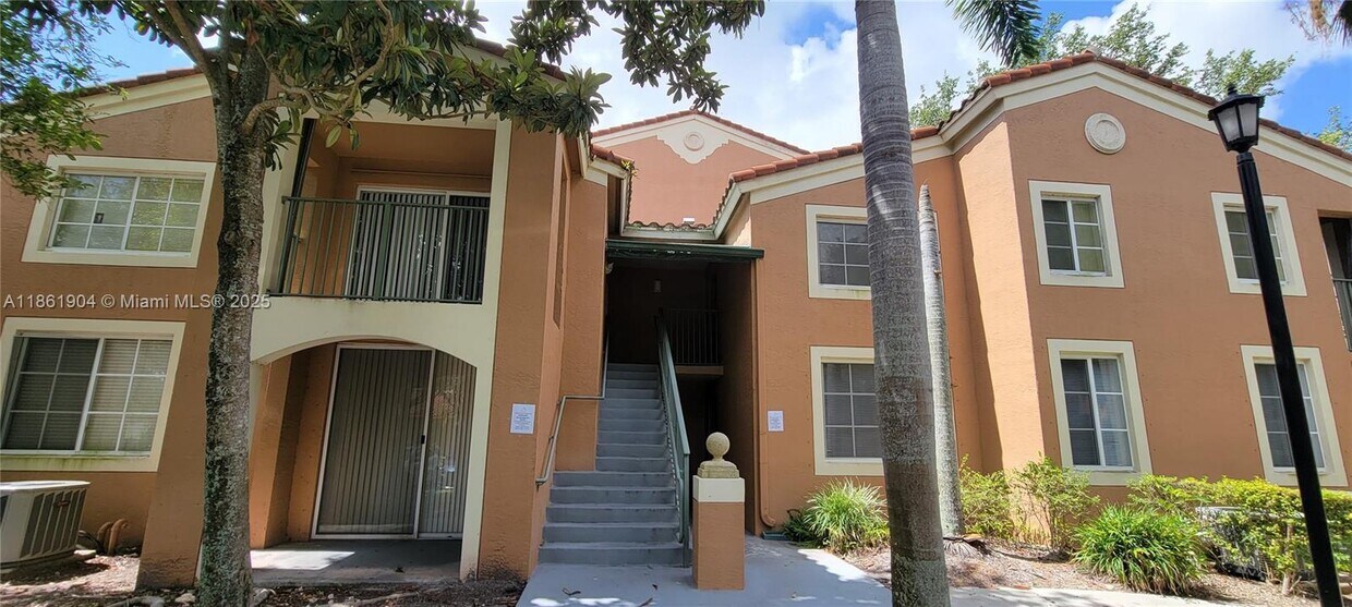Foto principal - 4832 N State Rd 7
