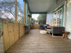 Building Photo - 841 Vedado Way NE