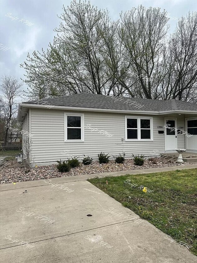 1206 E Loula St, Olathe, KS 66061 Townhome Rentals in Olathe KS