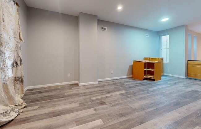 Photo - 929 N St Bernard St House