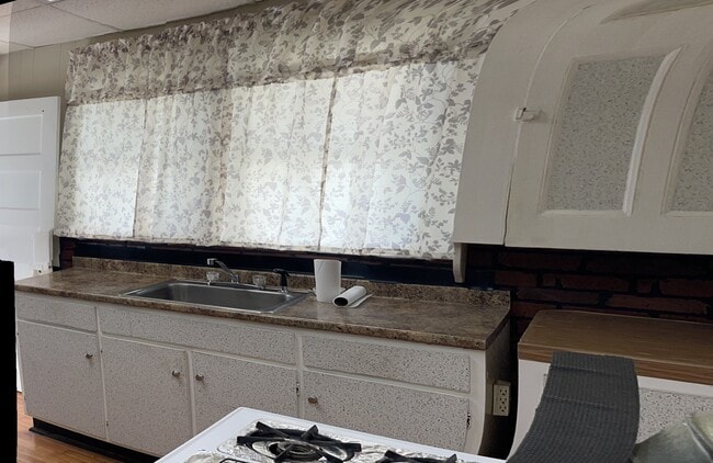 Building Photo - 21 Allen Avenue