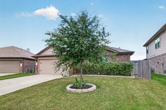 Building Photo - 811 Petunia Falls Ln