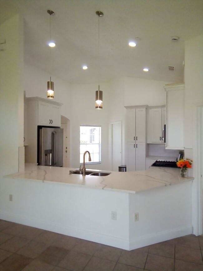 Building Photo - Charming 3 Bedroom Home for Rent in Davenp...