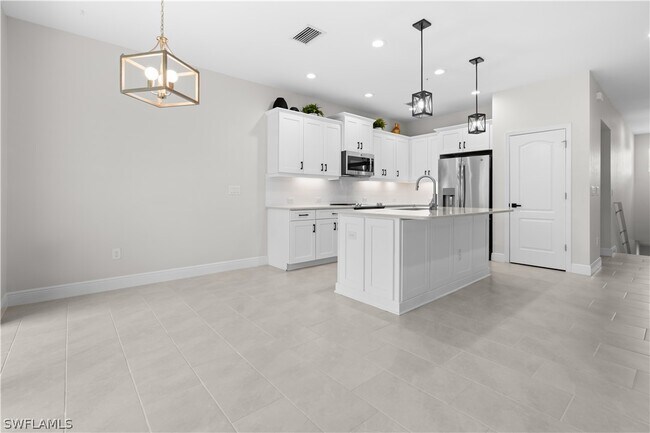 Building Photo - 6947 Avalon Cir