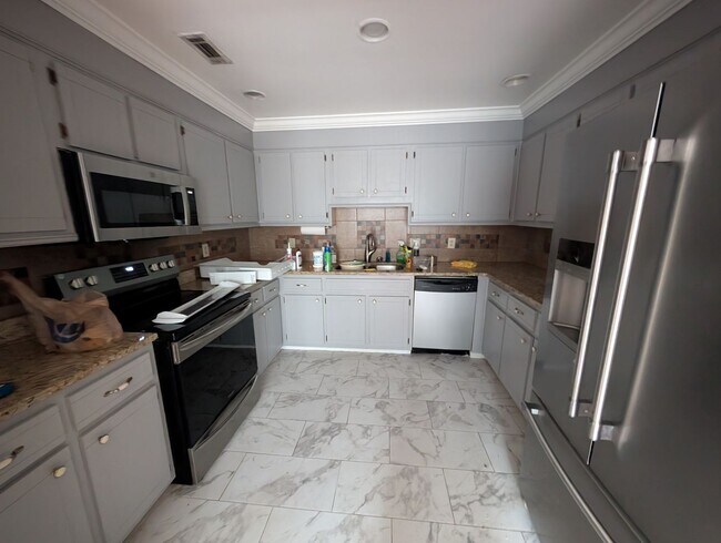 Foto del edificio - 741 Cherry Dr