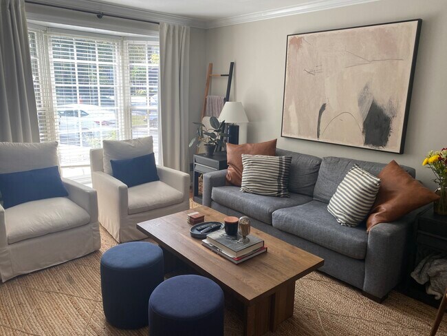 Living Room - 114 Acklen Park Dr
