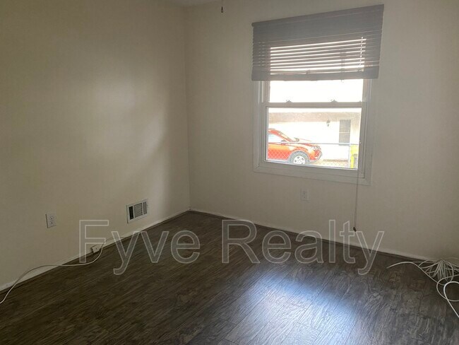 Foto del edificio - 1300 Tenbrook Rd