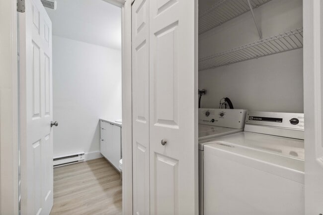 Building Photo - WELCOME TO GARDENSTONE - TWO BEDROOM PLUS DEN APARTMENT AVAILABLE