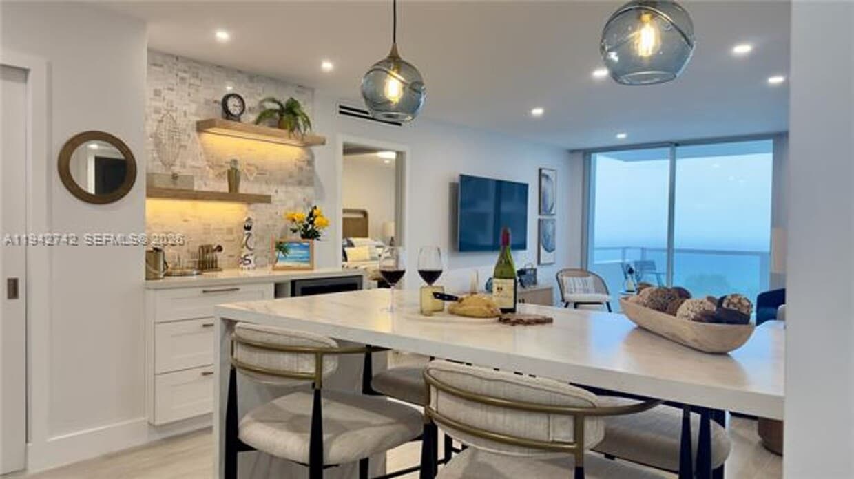 Photo - 5161 Collins Ave appt 715 (A11942742)