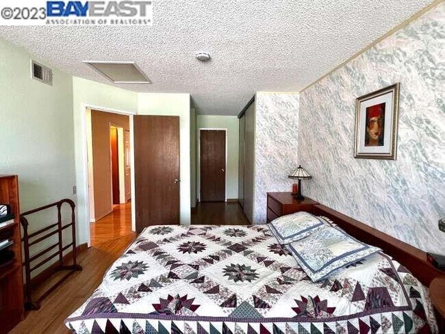Building Photo - 362 Kenbrook Cir