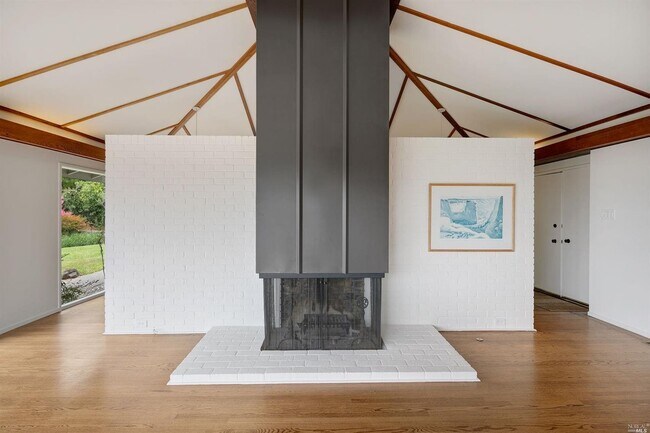 Building Photo - 10 Geldert Dr