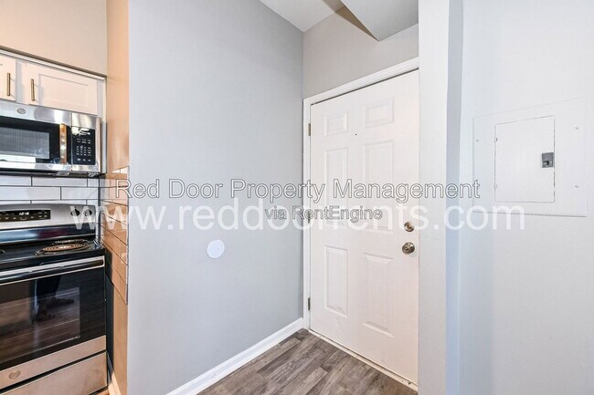 Foto del edificio - 1329 E Market St
