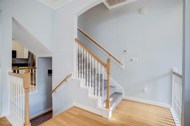Building Photo - 5312 Blossom St