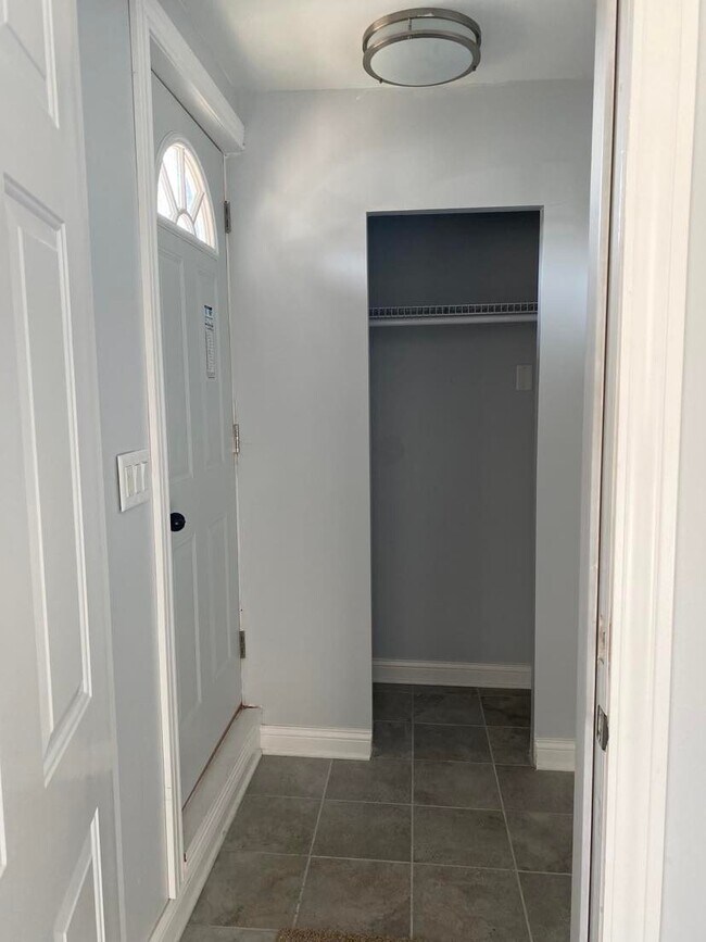 1ST FLR ENTRYWAY - 4316 W 31st St