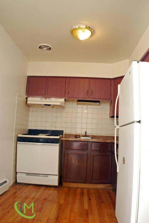 Kitchen - 1515 W Morse Ave