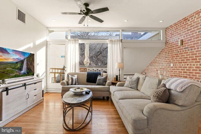 Foto del edificio - 725 Delaware Ave SW