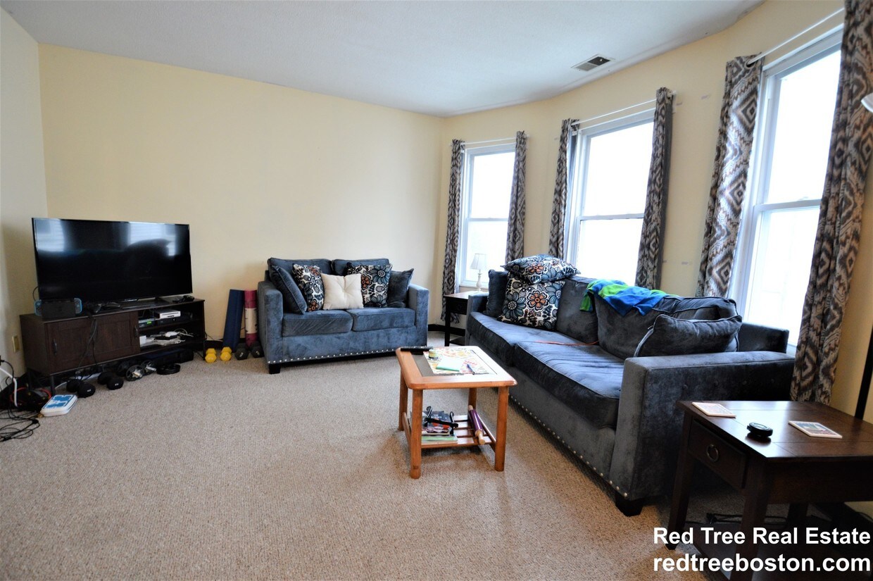 Primary Photo - 296 Summit Ave