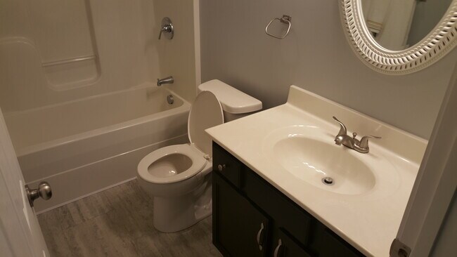 Foto del edificio - 180 Wildrose Ln