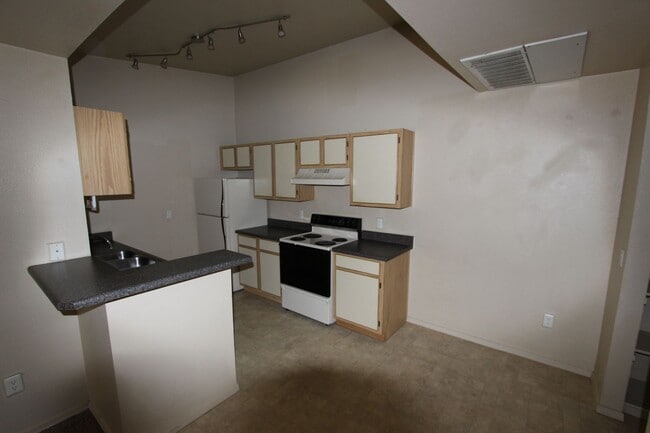 Building Photo - Coming Soon! Arbors Studio for Rent