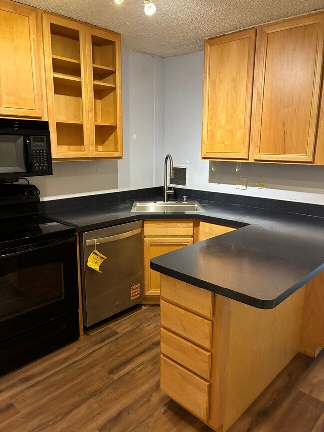 Foto del edificio - 1400 Pensacola St