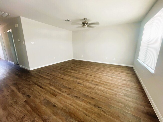 Building Photo - 350 Rd 5105