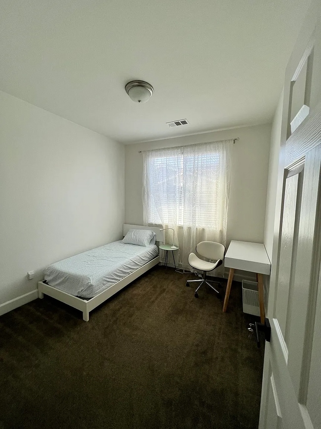 Room #1 (99 sq ft) - 329 Williams Way